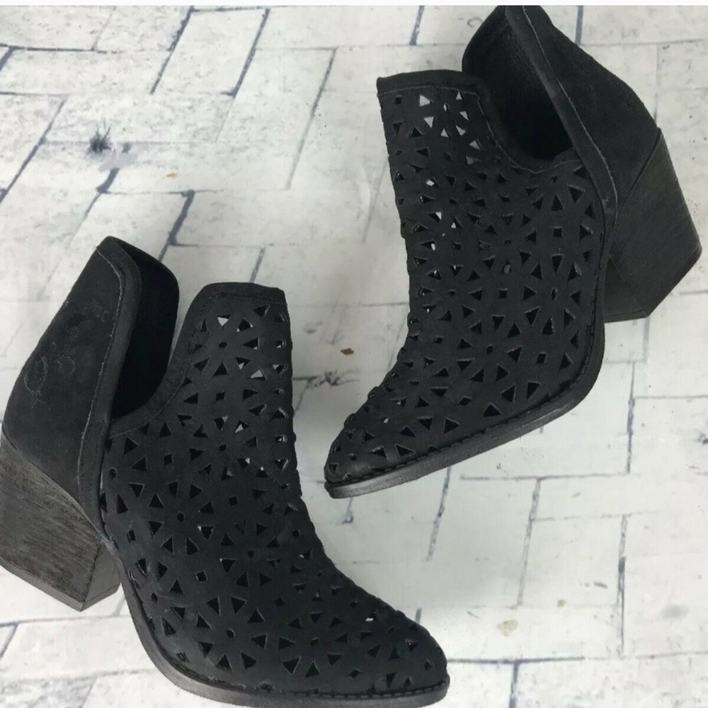 MUSSE & CLOUD ATHENA Cutout Leather Ankle Boots 8